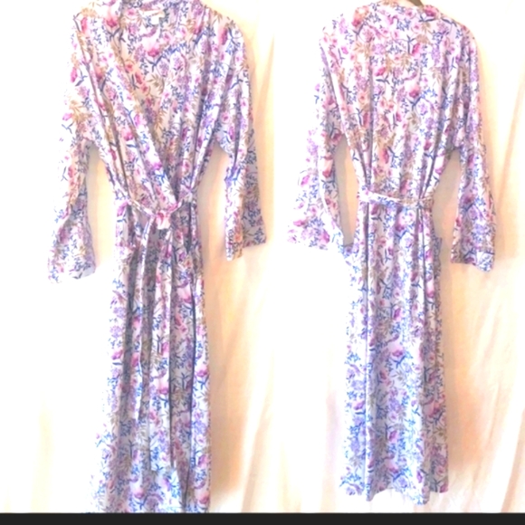 Long lightweight floral bathrobe, NEW - Picture 2 of 5